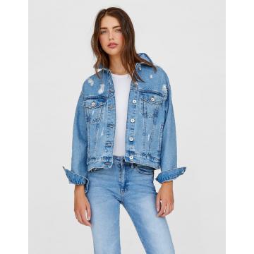 Collared denim jacket with long sleeves and buttoned cuffs. Featuring two chest flap pockets and metal button-up fastening in the front.