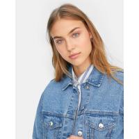 Collared denim jacket with long sleeves and buttoned cuffs. Featuring two chest flap pockets and metal button-up fastening in the front.